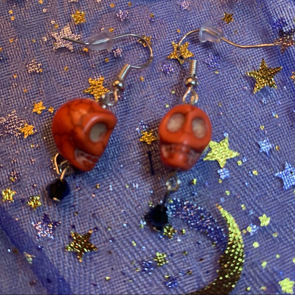 Skull earrings on Sterling Silver Hooks, decorative pouch included - Picture 7 of 9